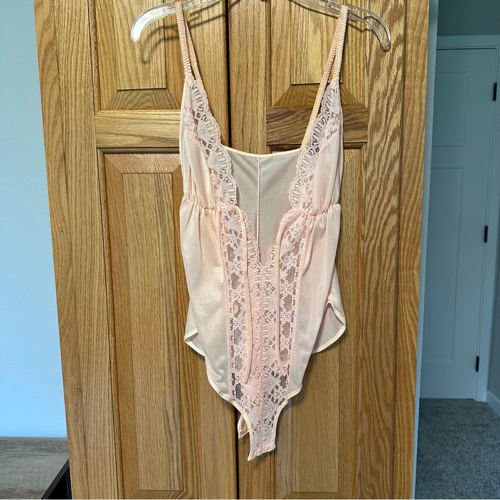 Pink Peach Lace Bodysuit true vintage from the 90s small